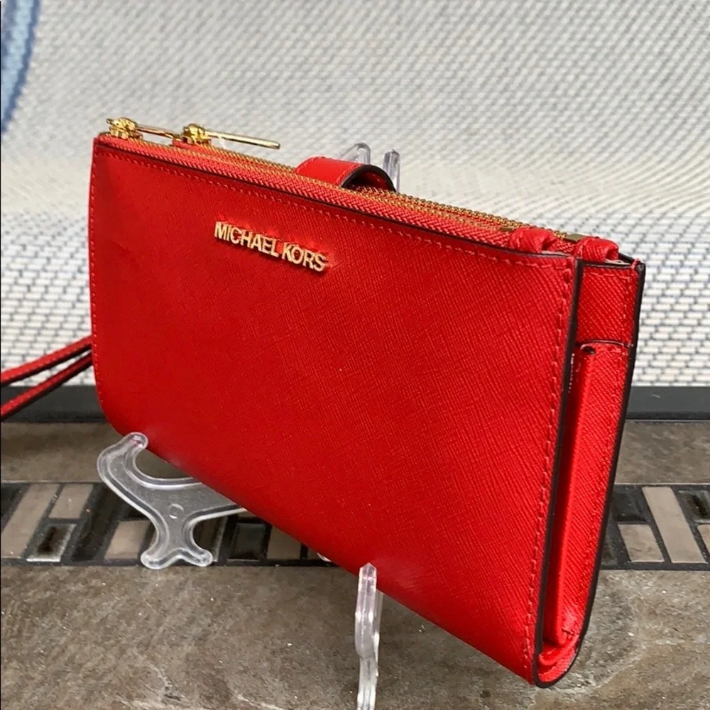 MICHAEL KORS LG DOUBLE ZIP WRISTLET FLAME